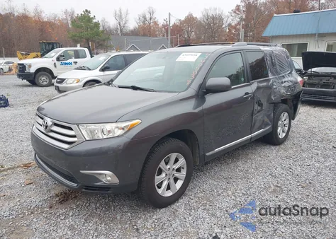 2013 Toyota Highlander Se V6 z USA, uszkodzony, nr VIN 5TDBK3EH2DS233271